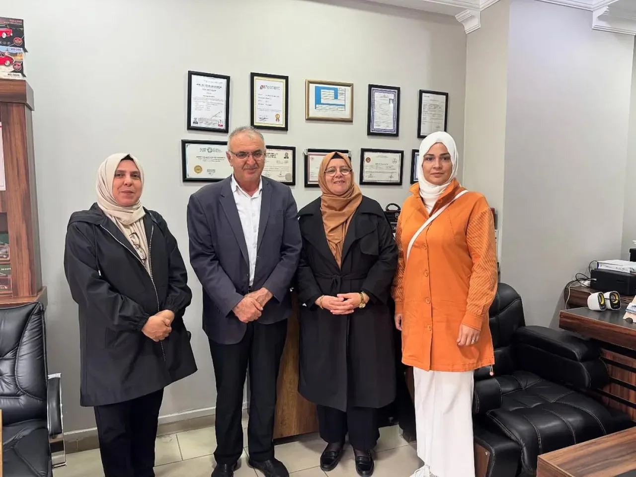 AK Parti Üsküdar Kadın Kolları Ferah Mahallesi'nde Hasta ve Yaşlı Ziyareti Gerçekleştirdi AK Parti Üsküdar Kadın Kolları Ferah Mahallesi'nde Hasta ve Yaşlı Ziyareti Gerçekleştirdi