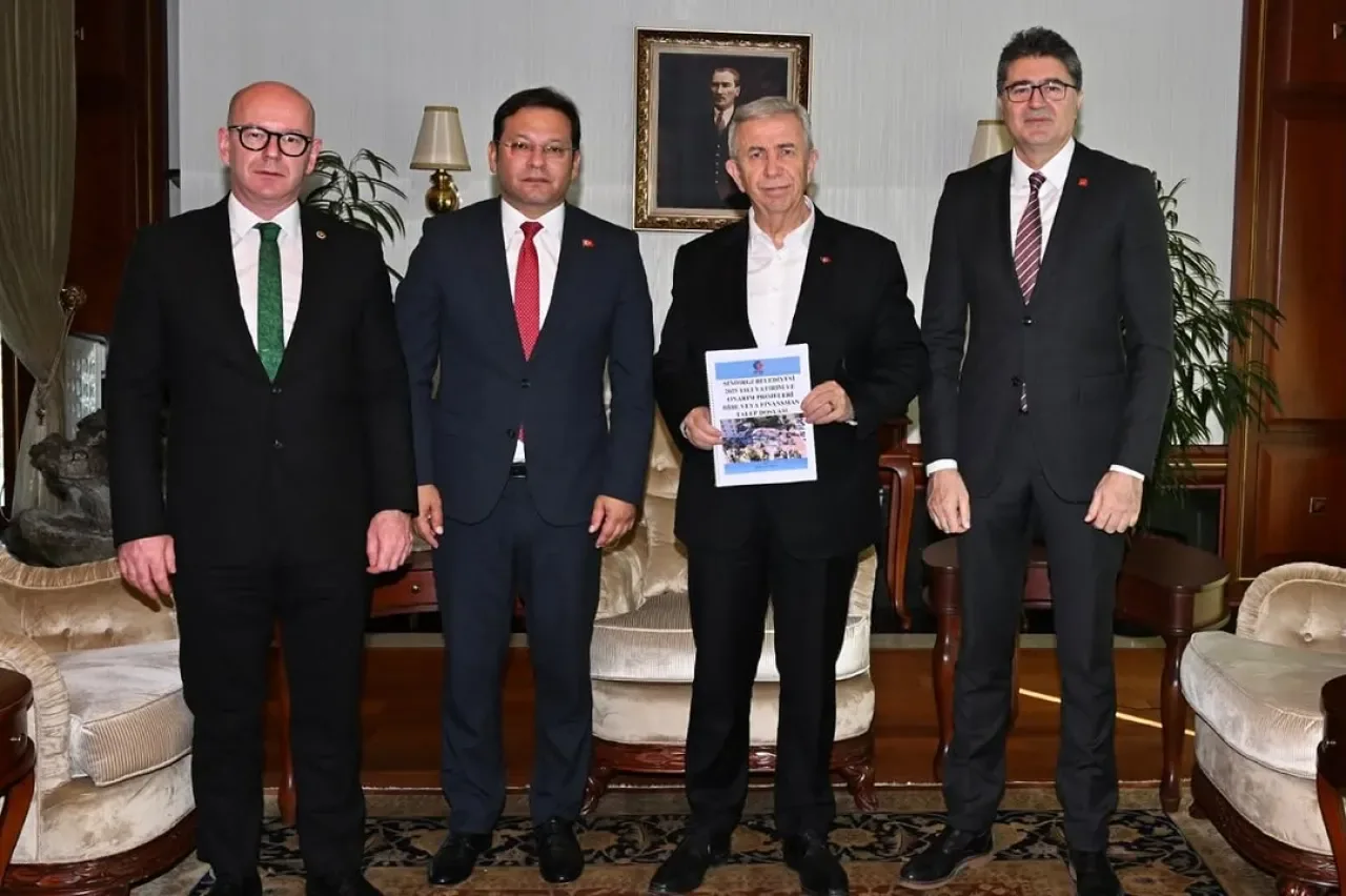 Mansur Yavaş, Sındırgı Depremi Sonrası Kardeş Şehir Desteğini Güçlendiriyor Mansur Yavaş, Sındırgı Depremi Sonrası Kardeş Şehir Desteğini Güçlendiriyor
