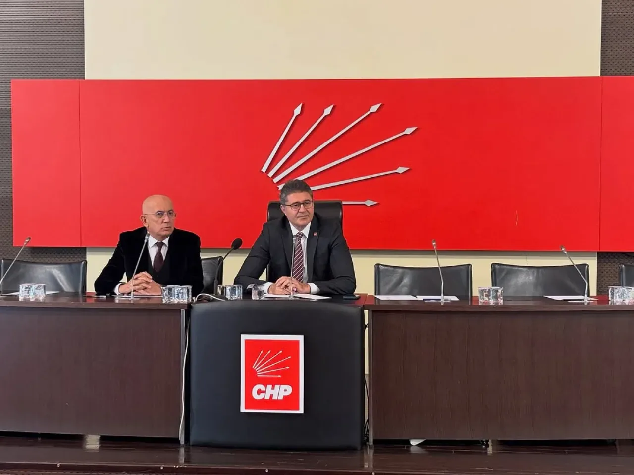 CHP'li Ensar Aytekin, Ankara İl Örgütü ile Verimli Bir Toplantı Gerçekleştirdi CHP'li Ensar Aytekin, Ankara İl Örgütü ile Verimli Bir Toplantı Gerçekleştirdi