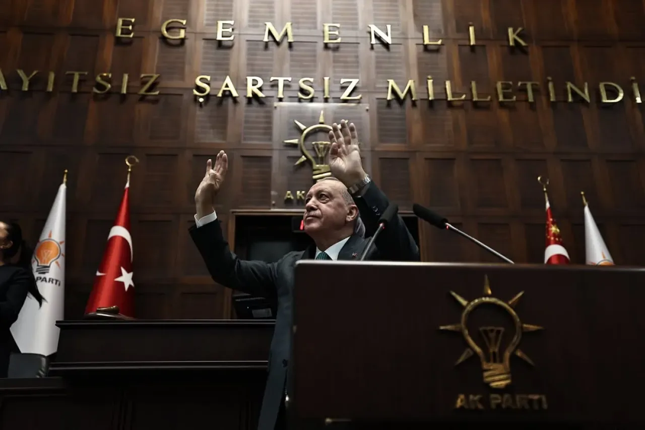 AK Parti Grup Toplantısı Gerçekleşti: Türk Bayrağı Dostlarına Güven Verecek AK Parti Grup Toplantısı Gerçekleşti: Türk Bayrağı Dostlarına Güven Verecek