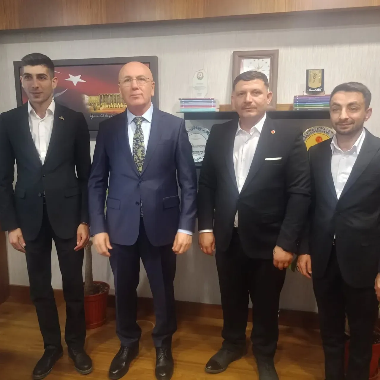 AK Parti Gençlik Kolları TBMM'de Ağırlandı AK Parti Gençlik Kolları TBMM'de Ağırlandı