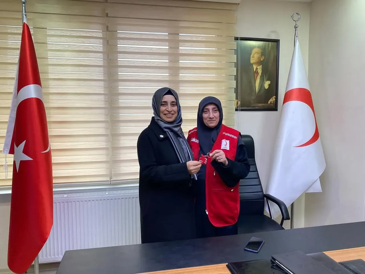 Ümraniye'de Kızılay Haftası Kutlaması ve Dayanışma Ziyareti Ümraniye'de Kızılay Haftası Kutlaması ve Dayanışma Ziyareti