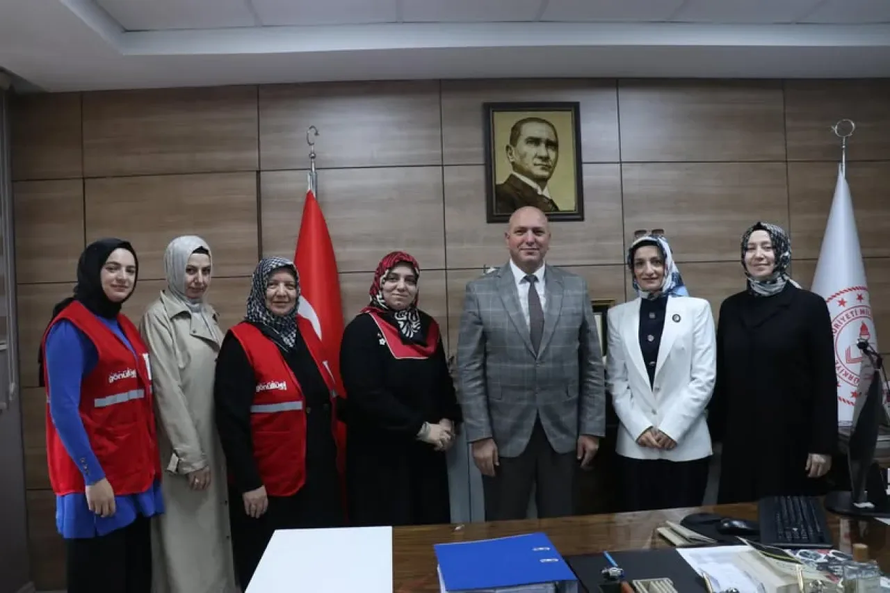 Başakşehir'de Eğitim ve Kızılay İş Birliği Görüşmeleri Başakşehir'de Eğitim ve Kızılay İş Birliği Görüşmeleri