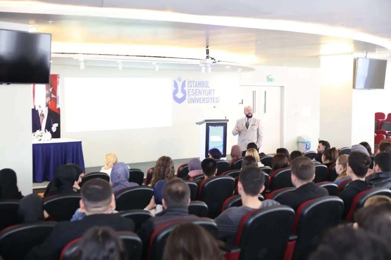 İstanbul Esenyurt Üniversitesi'nde Kurumsal İletişim Semineri Düzenlendi İstanbul Esenyurt Üniversitesi'nde Kurumsal İletişim Semineri Düzenlendi
