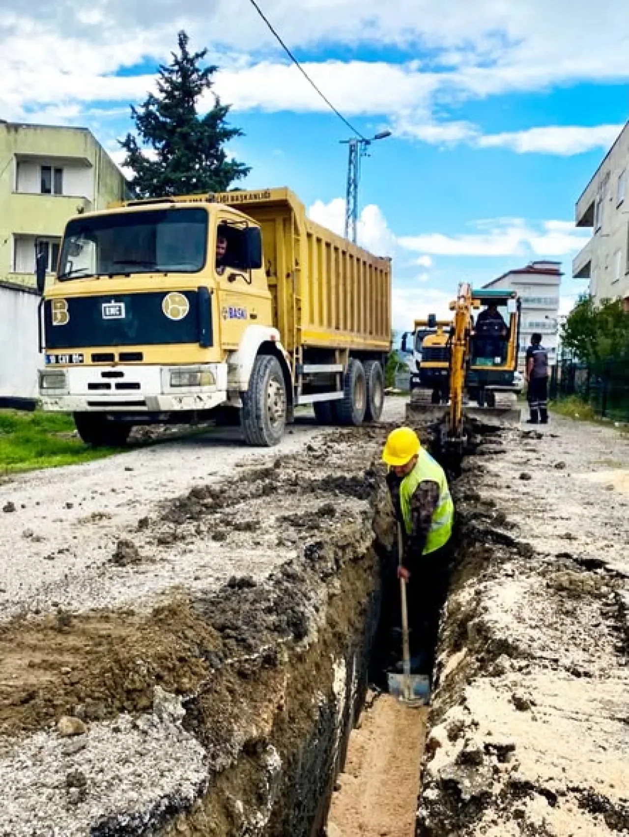 BASKİ, Gönen'de Kanalizasyon Altyapısını Yeniliyor BASKİ, Gönen'de Kanalizasyon Altyapısını Yeniliyor