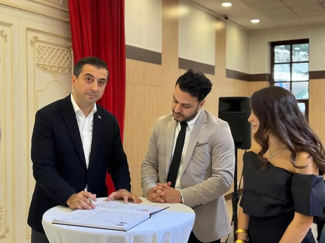 AK Parti Şişli İlçe Başkanı Serkan Polat, Nikah Töreninde Şahitlik Yaptı AK Parti Şişli İlçe Başkanı Serkan Polat, Nikah Töreninde Şahitlik Yaptı