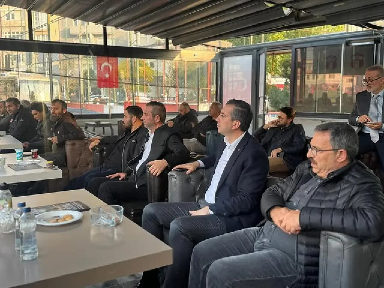 AK Parti Şişli İlçe Başkanı Serkan Polat, Feriköy Spor Maçını Tribünden Takip Etti AK Parti Şişli İlçe Başkanı Serkan Polat, Feriköy Spor Maçını Tribünden Takip Etti