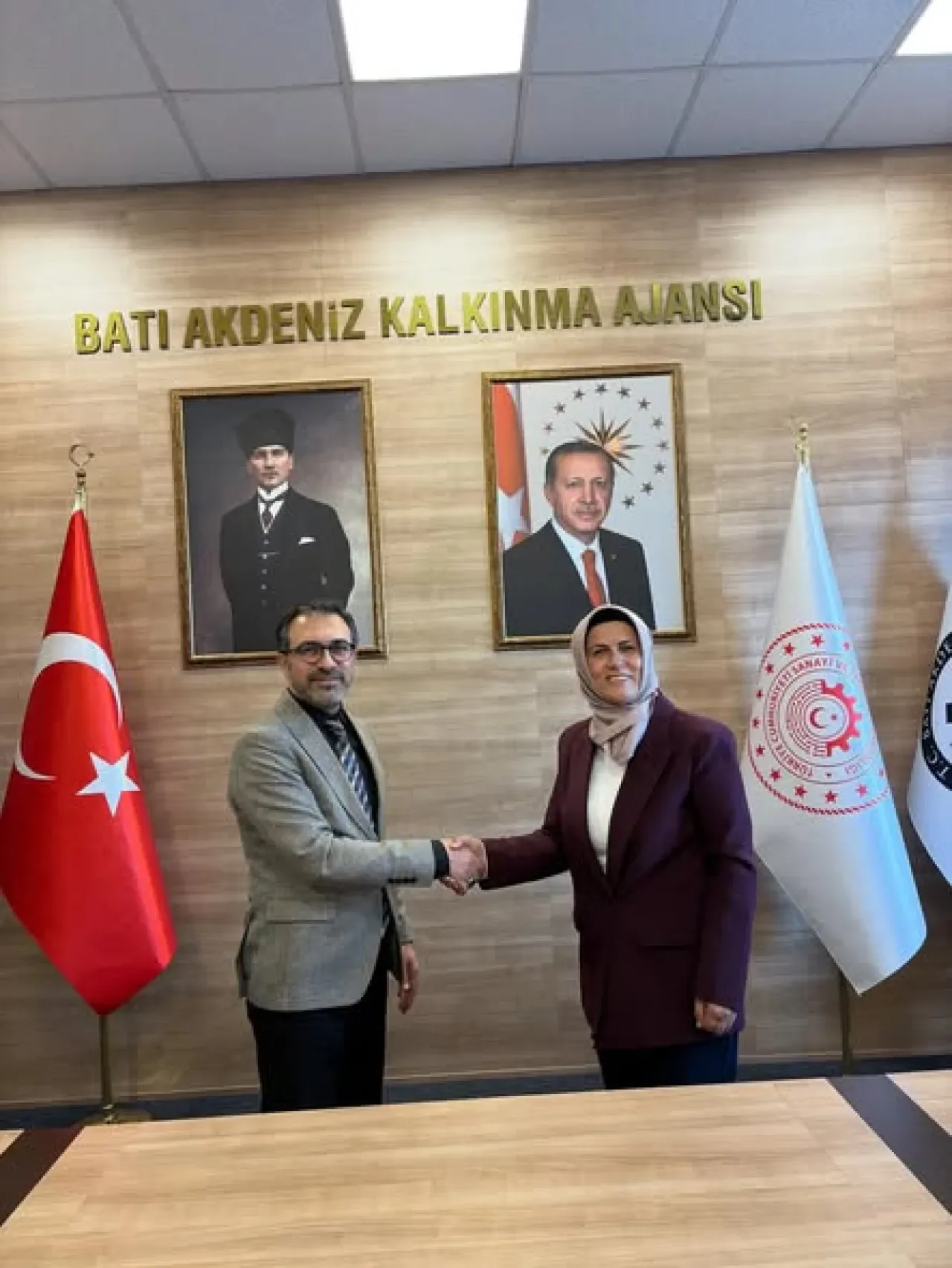 İbradı'ya 8.3 Milyon TL'lik Turizm Yatırımı: Tarihi Taş Bina Butik Otel Oluyor İbradı'ya 8.3 Milyon TL'lik Turizm Yatırımı: Tarihi Taş Bina Butik Otel Oluyor