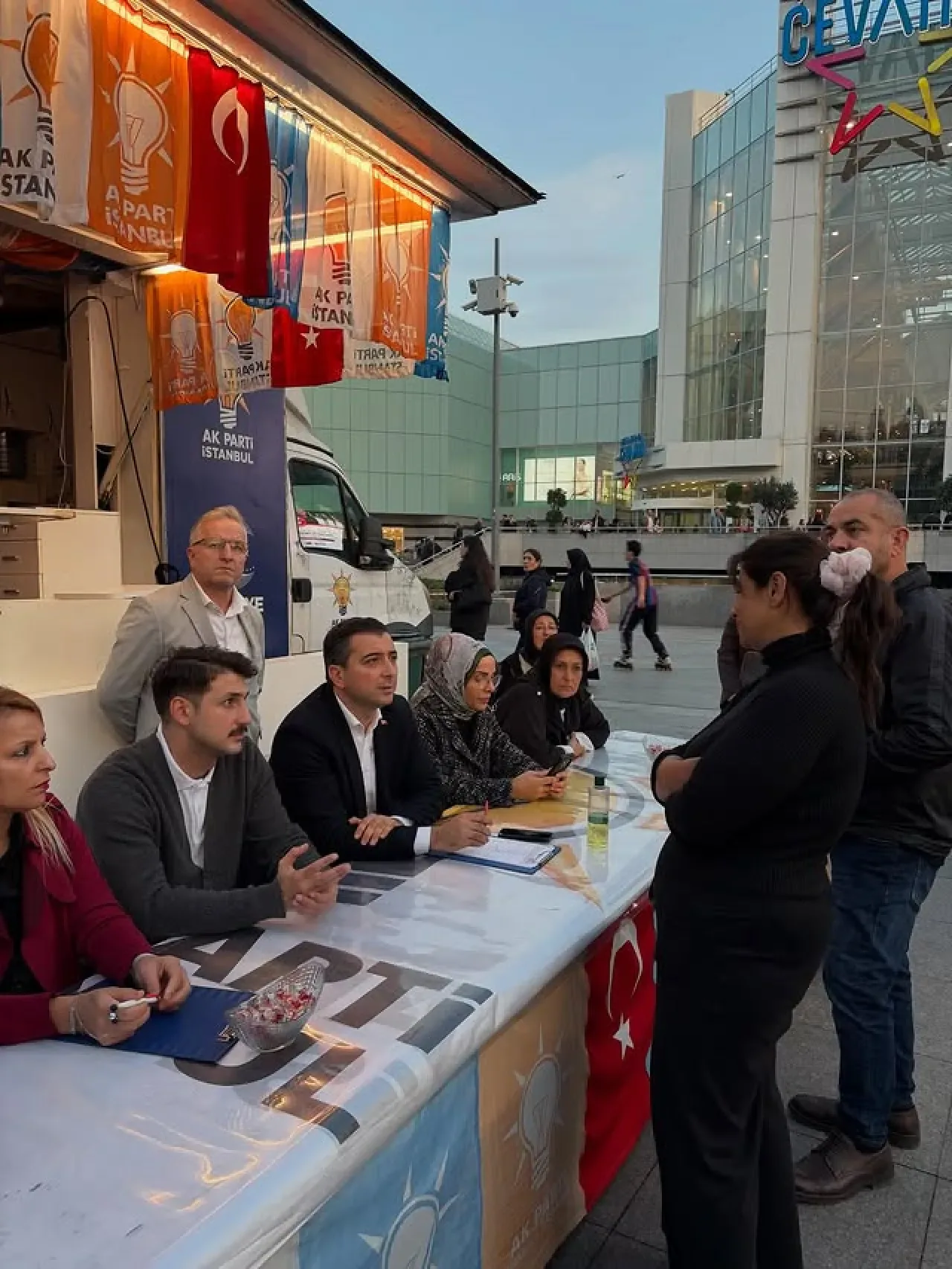 AK Parti Şişli İlçe Başkanı Serkan Polat, Cevahir AVM Önü'nde Vatandaşlarla Buluştu AK Parti Şişli İlçe Başkanı Serkan Polat, Cevahir AVM Önü'nde Vatandaşlarla Buluştu