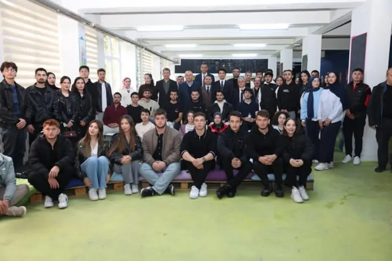 Mevlüt Çavuşoğlu, ALKÜ Akseki MYO Öğrencileri ve Yerel Yöneticilerle Buluştu Mevlüt Çavuşoğlu, ALKÜ Akseki MYO Öğrencileri ve Yerel Yöneticilerle Buluştu