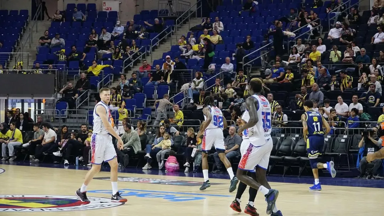 Onvo Büyükçekmece Basketbol Takımı Sahadaki Mücadelesiyle Dikkat Çekiyor Onvo Büyükçekmece Basketbol Takımı Sahadaki Mücadelesiyle Dikkat Çekiyor