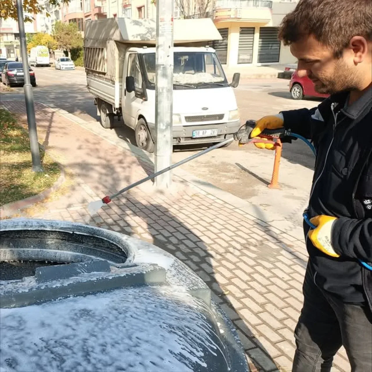 Pursaklar Belediyesi Çöp Konteynerlerinde Hijyen Devrimi: Artık Koku Yok Pursaklar Belediyesi Çöp Konteynerlerinde Hijyen Devrimi: Artık Koku Yok