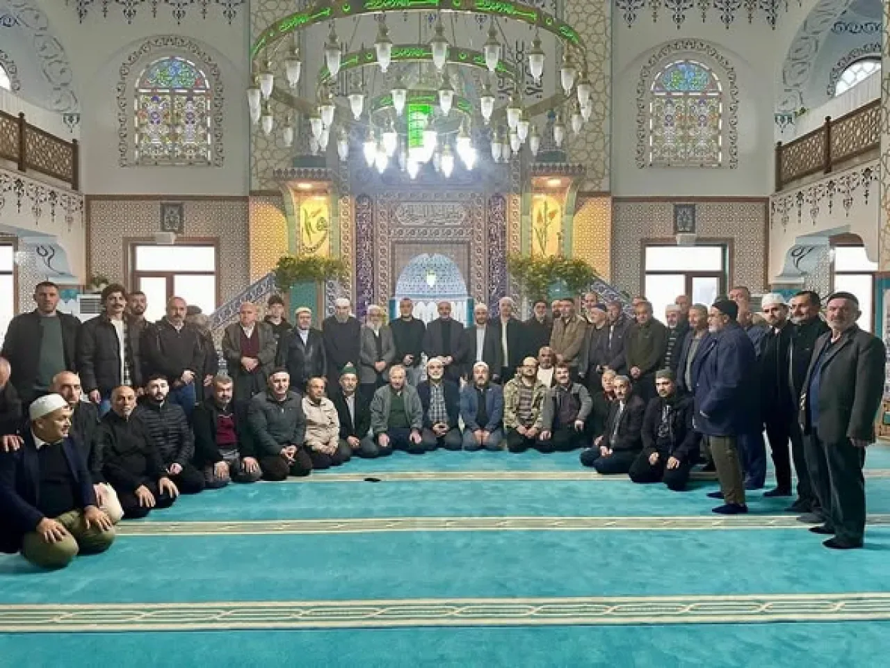 Keçiören'de Aileler Sabah Namazında Manevi Bir Buluşma Yaşadı Keçiören'de Aileler Sabah Namazında Manevi Bir Buluşma Yaşadı