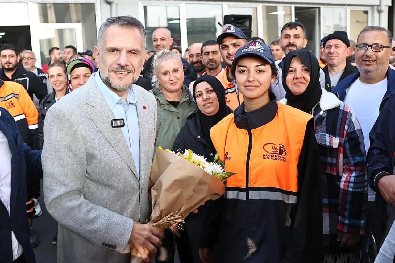 Bayrampaşa Belediyesi Temizlik İşleri Personeliyle Moral Buluşması Düzenledi Bayrampaşa Belediyesi Temizlik İşleri Personeliyle Moral Buluşması Düzenledi