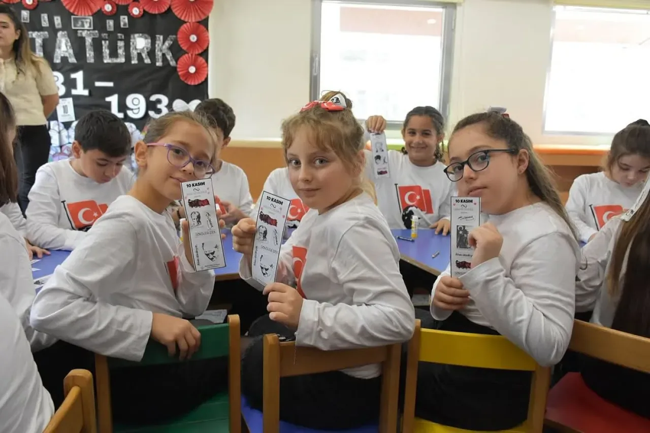 Büyükçekmece'de Çocuklar Atatürk'ü Anma Etkinliğinde Duygulu Anlar Yaşadı Büyükçekmece'de Çocuklar Atatürk'ü Anma Etkinliğinde Duygulu Anlar Yaşadı