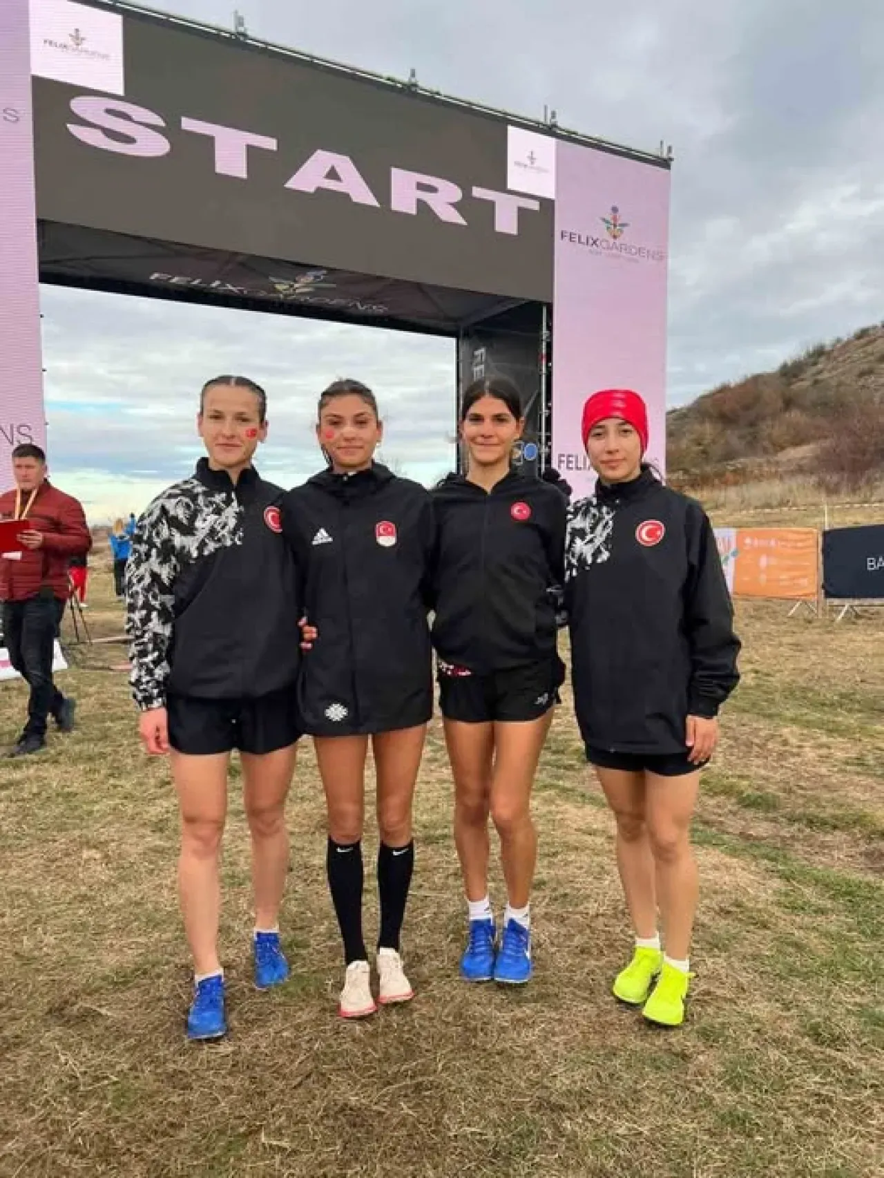 Eskişehirli Atlet Elif Naz Köseoğlu ve U20 Kadın Milli Takımı Balkan Şampiyonu Oldu Eskişehirli Atlet Elif Naz Köseoğlu ve U20 Kadın Milli Takımı Balkan Şampiyonu Oldu
