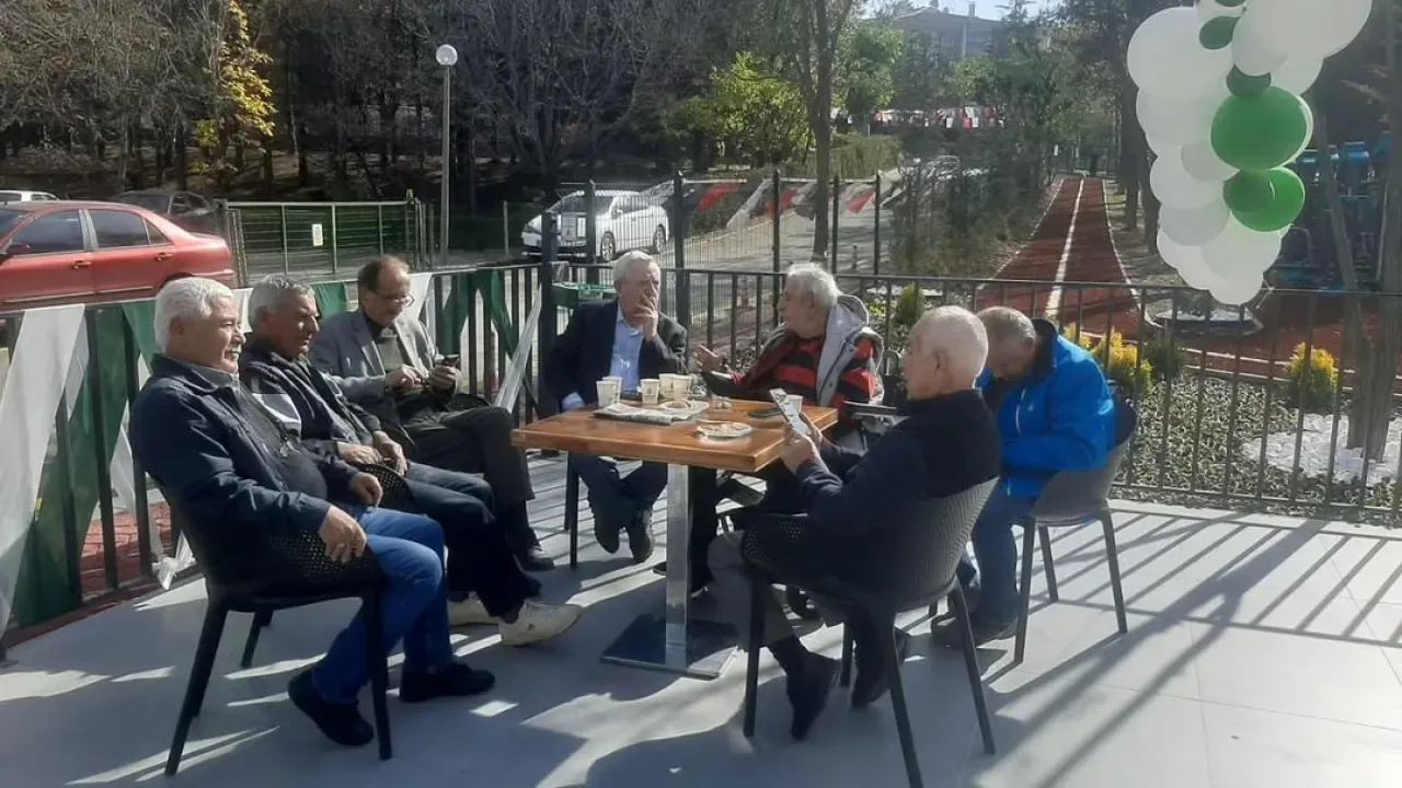 Çankaya'da Emekliler Cumartesi Keyfi Lokalde Buluştu Çankaya'da Emekliler Cumartesi Keyfi Lokalde Buluştu