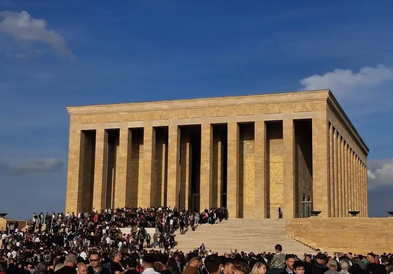 Küçükçekmece Belediye Başkanı Kemal Çebi, Gençlerle Anıtkabir'de Atatürk'ü Andı Küçükçekmece Belediye Başkanı Kemal Çebi, Gençlerle Anıtkabir'de Atatürk'ü Andı