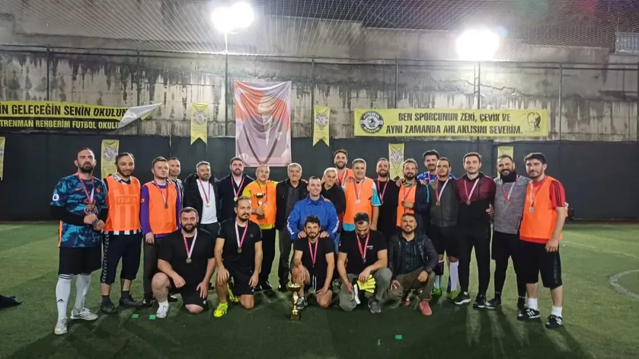 Kartal'da Öğretmenler Futbol Turnuvasında Sahada Buluştu Kartal'da Öğretmenler Futbol Turnuvasında Sahada Buluştu