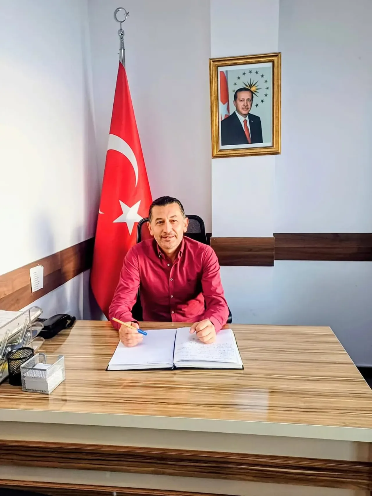 AK Parti Yenimahalle İlçe Başkanlığı'nda Günlük Nöbetçi İsmi Açıklandı AK Parti Yenimahalle İlçe Başkanlığı'nda Günlük Nöbetçi İsmi Açıklandı