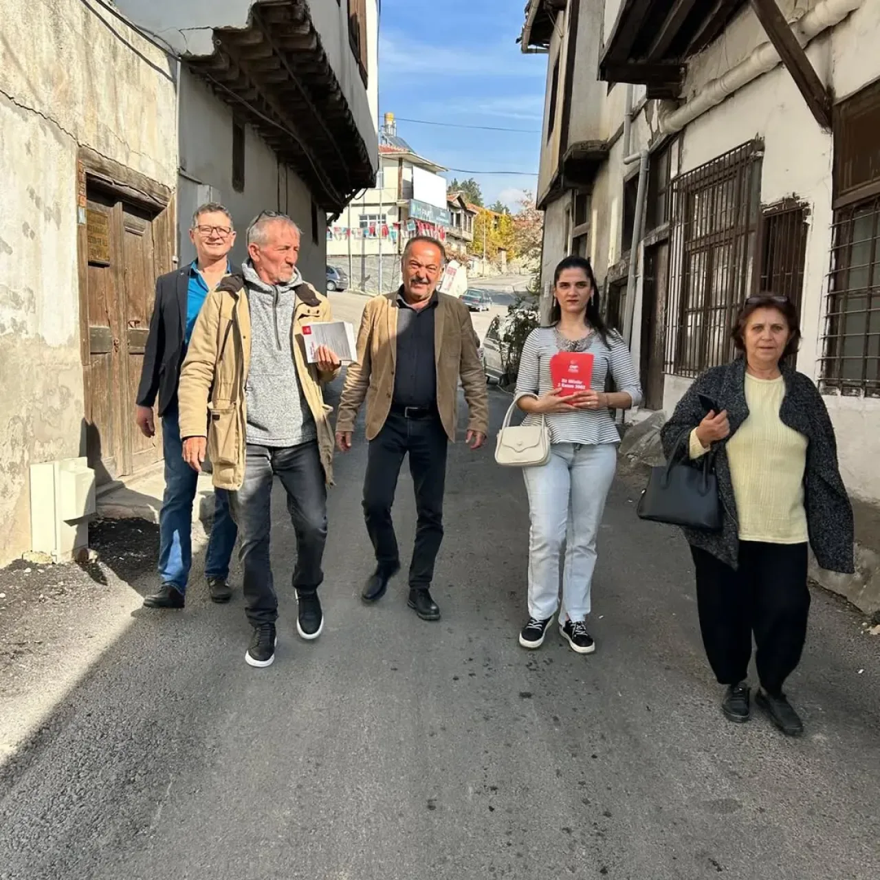 CHP Ayaş İlçe Teşkilatı'ndan 3 Kasım Mesajı: "Aydınlık İçin Sahadayız" CHP Ayaş İlçe Teşkilatı'ndan 3 Kasım Mesajı: "Aydınlık İçin Sahadayız"