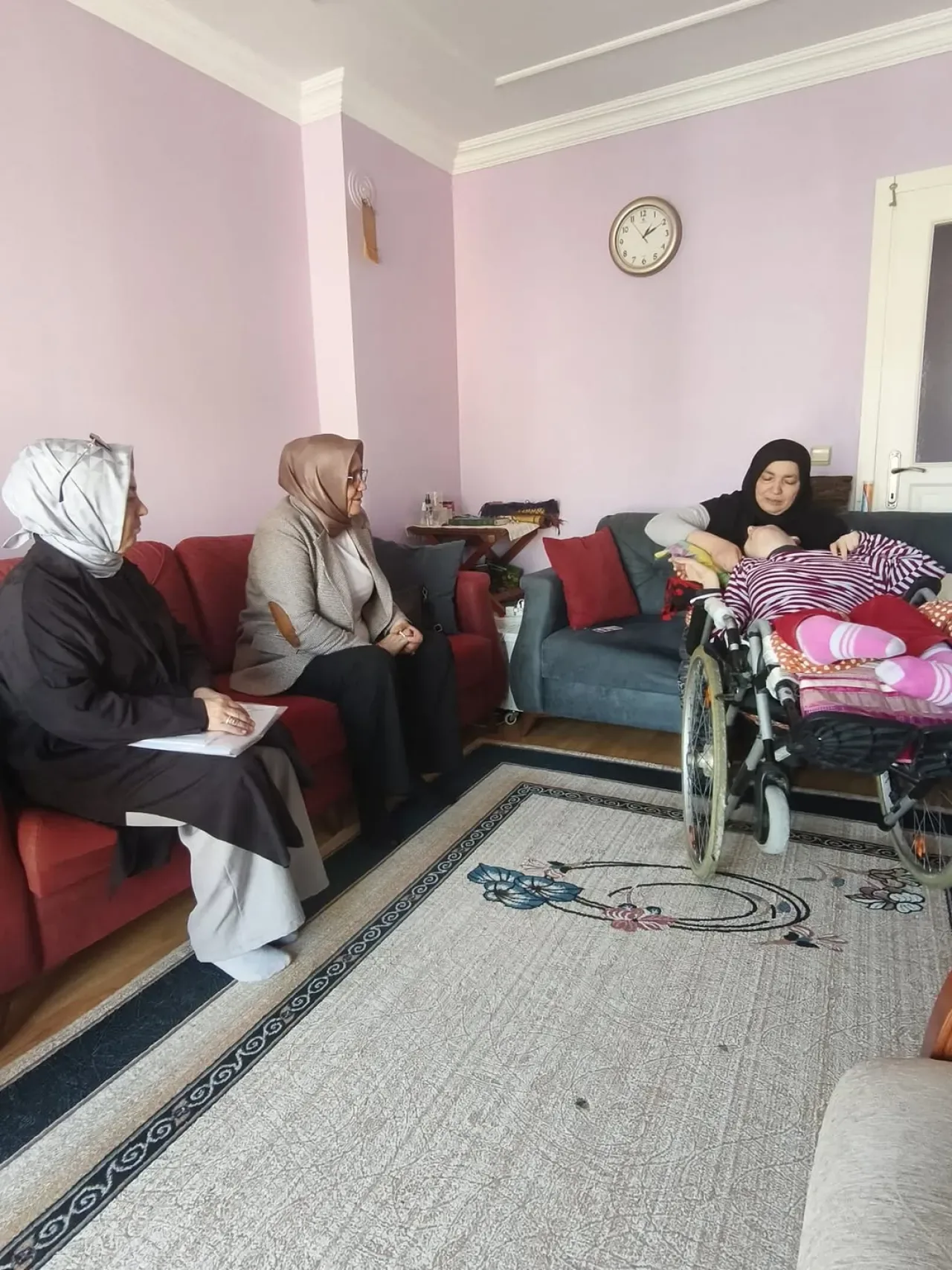 AK Parti Silivri'de Bakım Hizmeti Alan Vatandaşları Ziyaret Etti AK Parti Silivri'de Bakım Hizmeti Alan Vatandaşları Ziyaret Etti