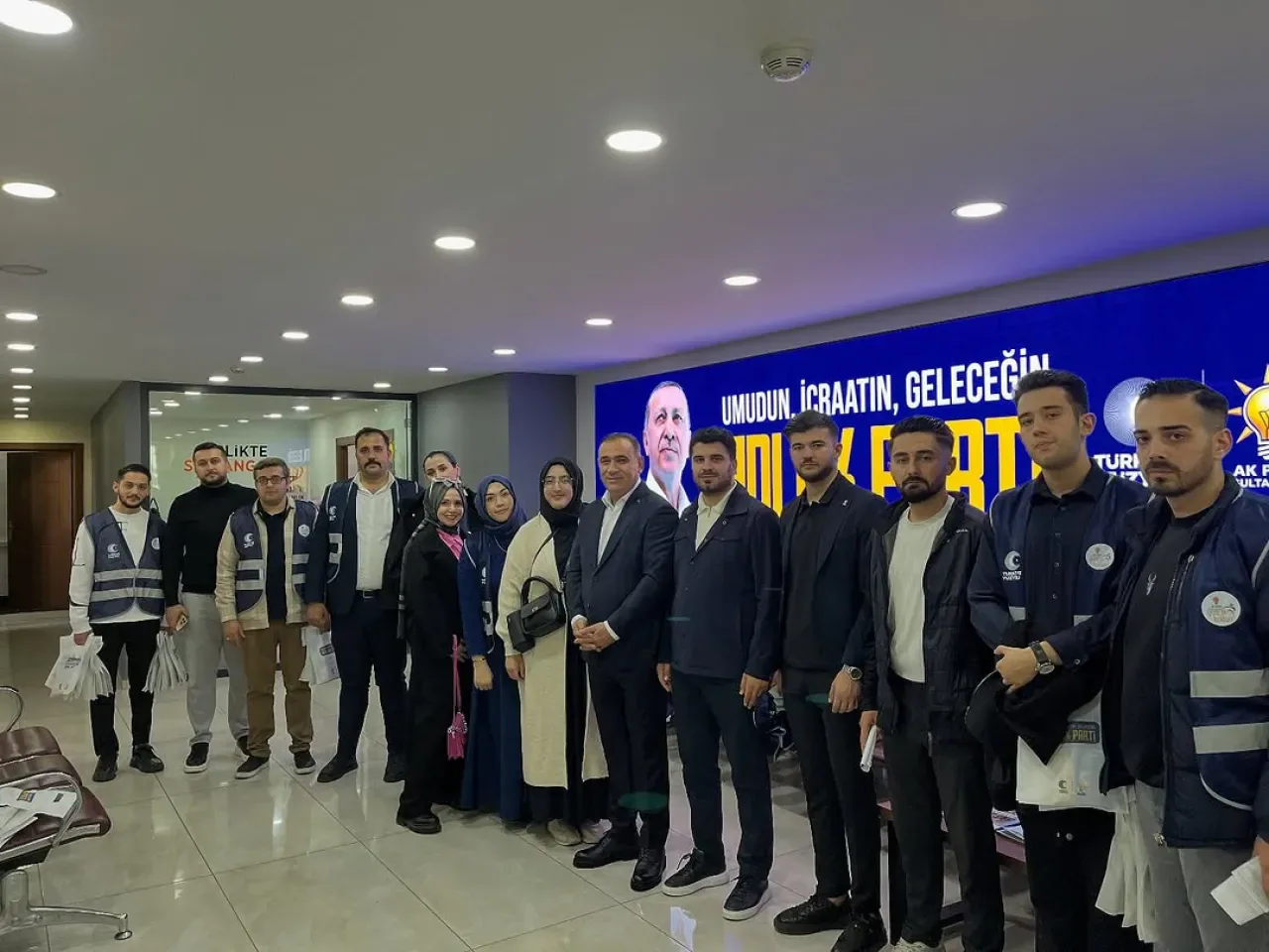 AK Gençlik Sultangazi'nde Potansiyel Üye Ziyaretleriyle Dayanışma Güçlendirildi AK Gençlik Sultangazi'nde Potansiyel Üye Ziyaretleriyle Dayanışma Güçlendirildi