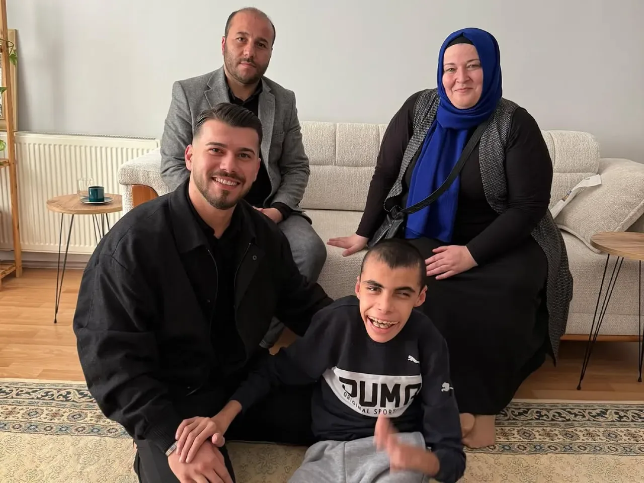 AK Gençlik'ten 39 İlçede Evde Sağlık Hizmeti Alan Vatandaşlara Ziyaret AK Gençlik'ten 39 İlçede Evde Sağlık Hizmeti Alan Vatandaşlara Ziyaret
