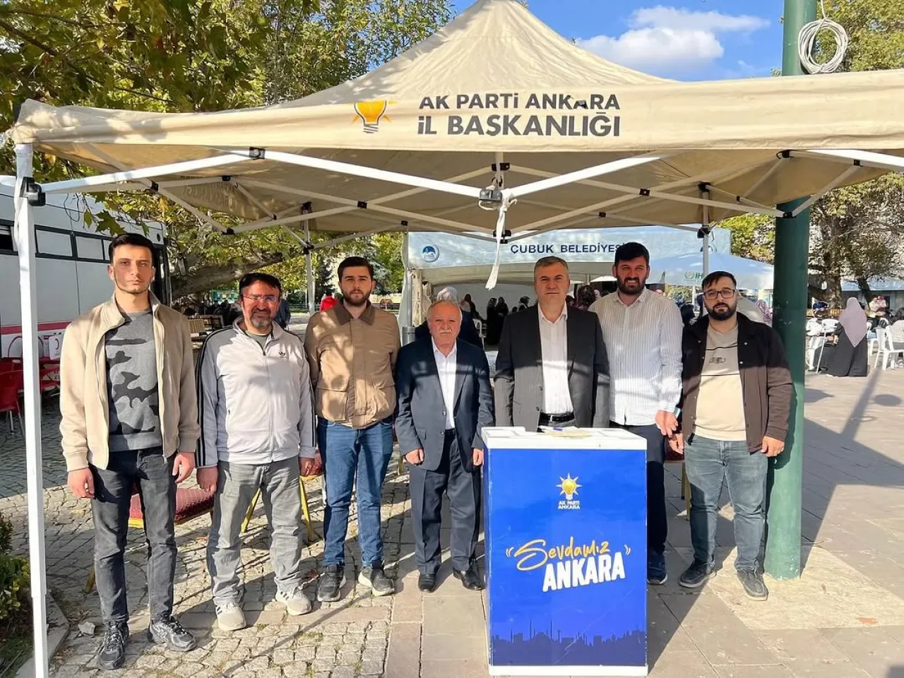 Çubuk Belediye Başkanı Baki Demirbaş, Kızılay Kan Bağışı Standını Ziyaret Etti Çubuk Belediye Başkanı Baki Demirbaş, Kızılay Kan Bağışı Standını Ziyaret Etti