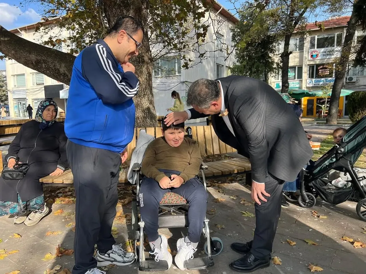 Başkan Demirbaş, Atatürk Parkı'nda Vatandaşlarla Buluştu Başkan Demirbaş, Atatürk Parkı'nda Vatandaşlarla Buluştu