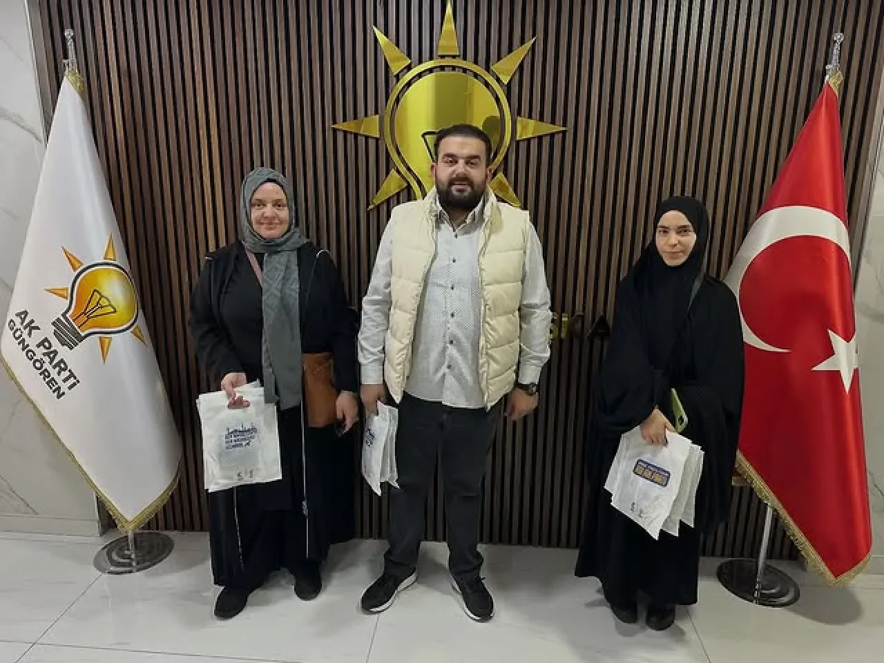 AK Parti Güngören'den Hane Ziyaretleri: Sağlık Taramaları ve Projeksiyonlar Açıklandı AK Parti Güngören'den Hane Ziyaretleri: Sağlık Taramaları ve Projeksiyonlar Açıklandı