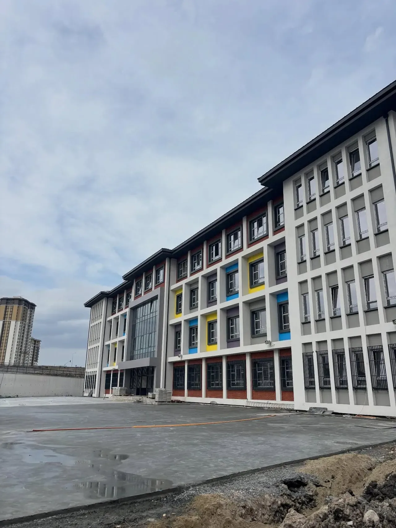 Avcılar'da Yeni Okul İnşaatları Son Aşamaya Geldi Avcılar'da Yeni Okul İnşaatları Son Aşamaya Geldi