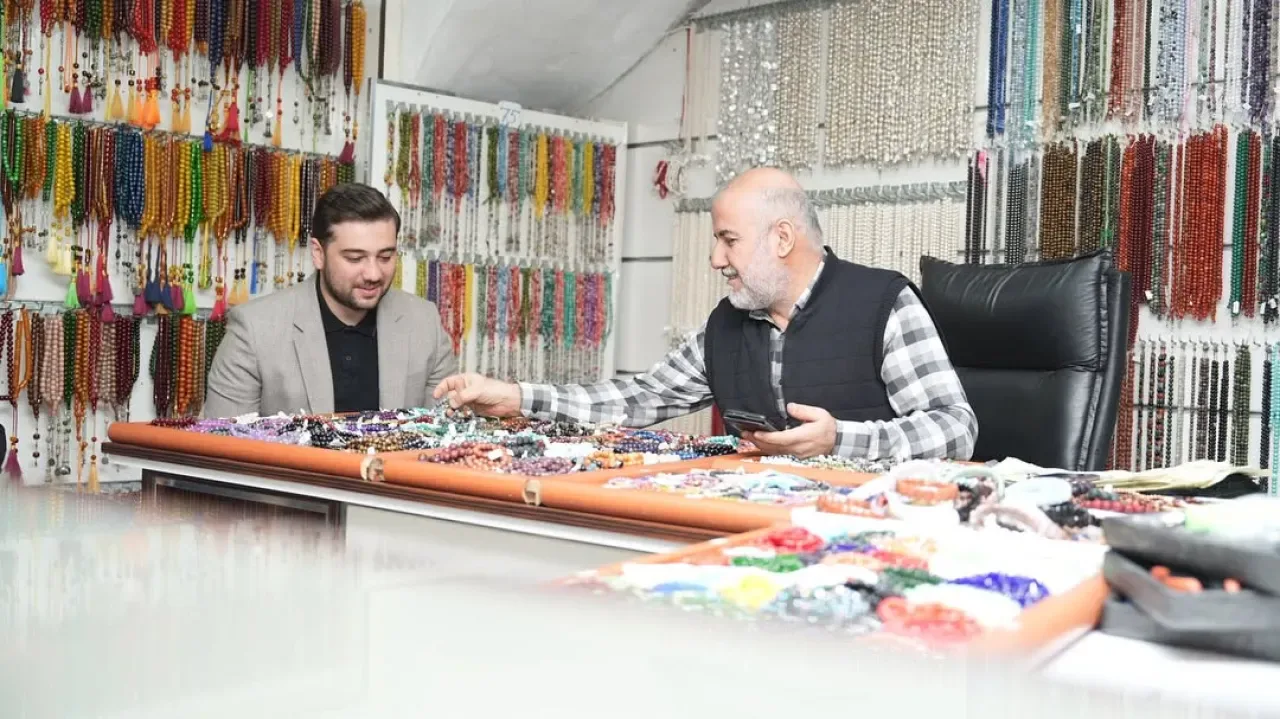 Gaziantep Milletvekili Bozatlı, Köklü Tespih Kültürünün Temsilcisi Muzaffer Karaoğlan'ı Ziyaret Etti Gaziantep Milletvekili Bozatlı, Köklü Tespih Kültürünün Temsilcisi Muzaffer Karaoğlan'ı Ziyaret Etti