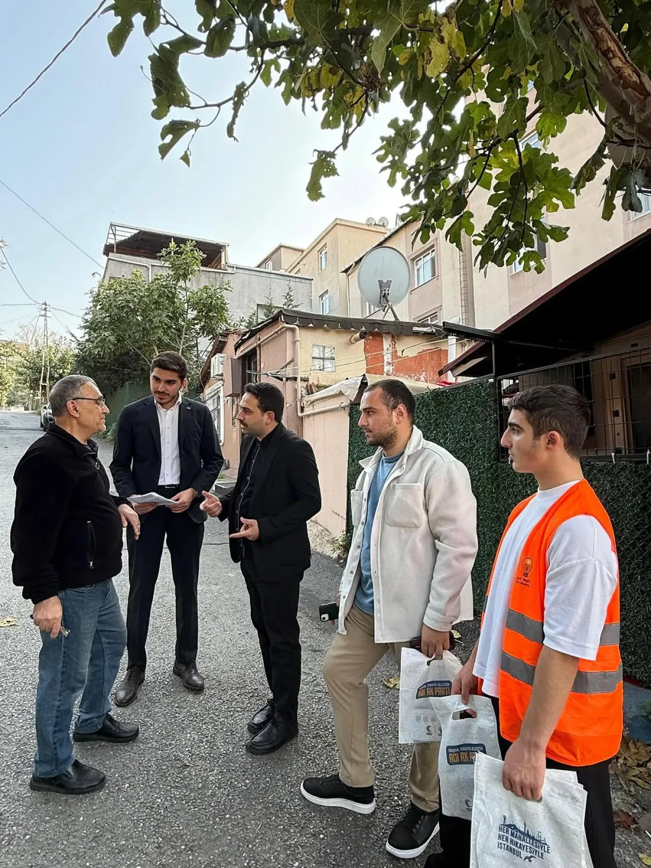 AK Parti Ataşehir Gençlik Kolları Üye Çalışmalarını Sürdürüyor AK Parti Ataşehir Gençlik Kolları Üye Çalışmalarını Sürdürüyor