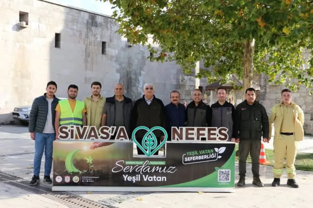 Kayseri Orman Bölge Müdürlüğü Sivas'ta Ücretsiz Fidan Dağıttı Kayseri Orman Bölge Müdürlüğü Sivas'ta Ücretsiz Fidan Dağıttı