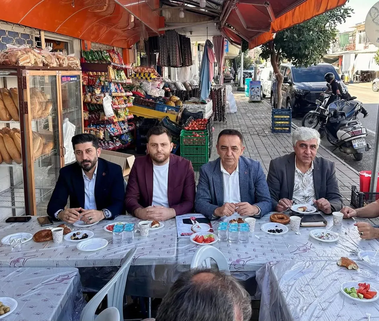 MHP Alanya'dan Demirtaş Mahallesi'ne "Hayırlı Günler Komşum" Ziyareti MHP Alanya'dan Demirtaş Mahallesi'ne "Hayırlı Günler Komşum" Ziyareti