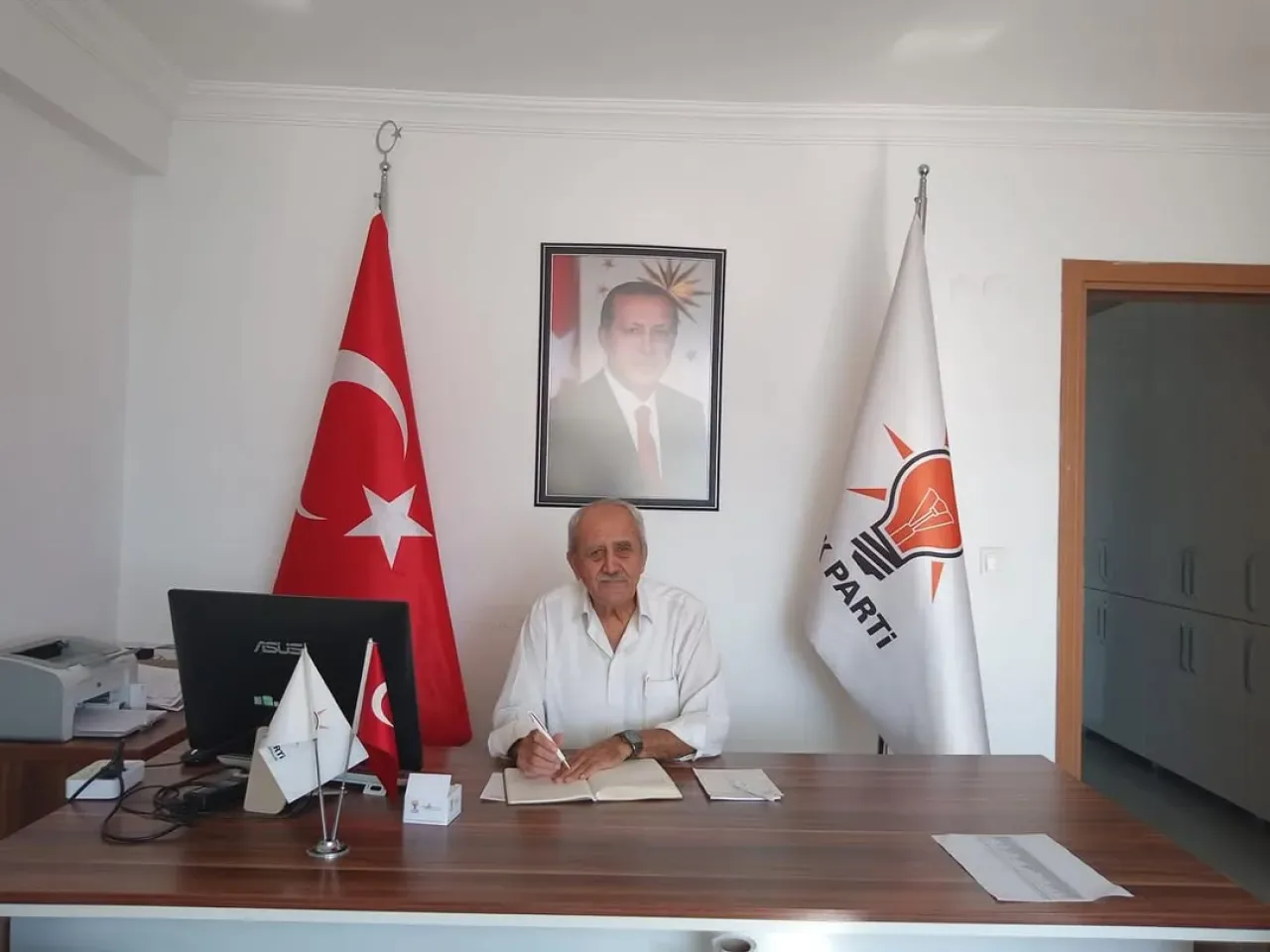 Serik AK Parti İlçe Başkanı Ahmet Hamdi Sarıkaya Nöbetçi Olarak Görev Yapacak Serik AK Parti İlçe Başkanı Ahmet Hamdi Sarıkaya Nöbetçi Olarak Görev Yapacak
