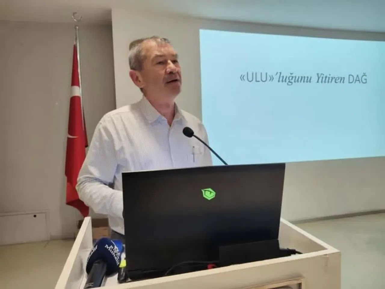 Bursa'da Uludağ'ın Korunması İçin Dayanışma Söyleşisi Düzenlendi Bursa'da Uludağ'ın Korunması İçin Dayanışma Söyleşisi Düzenlendi
