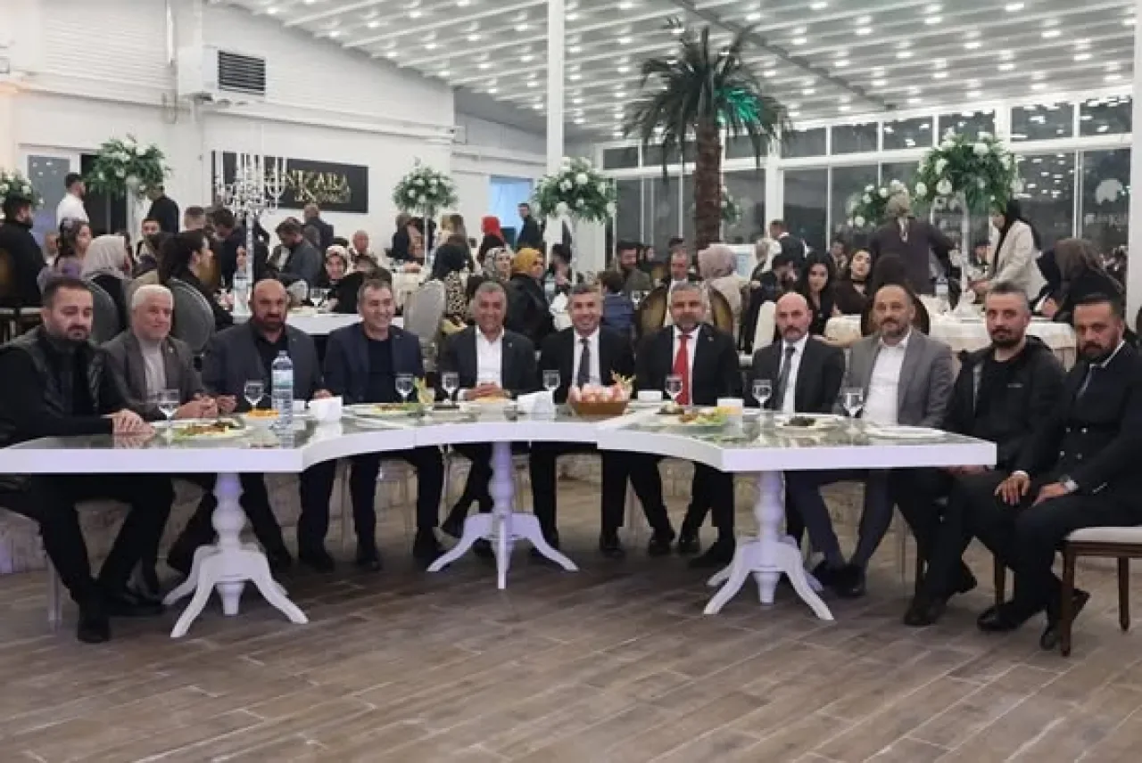 MHP Keçiören İlçe Başkanlığı, Düğün Töreninde Genç Çiftin Mutluluğuna Ortak Oldu MHP Keçiören İlçe Başkanlığı, Düğün Töreninde Genç Çiftin Mutluluğuna Ortak Oldu