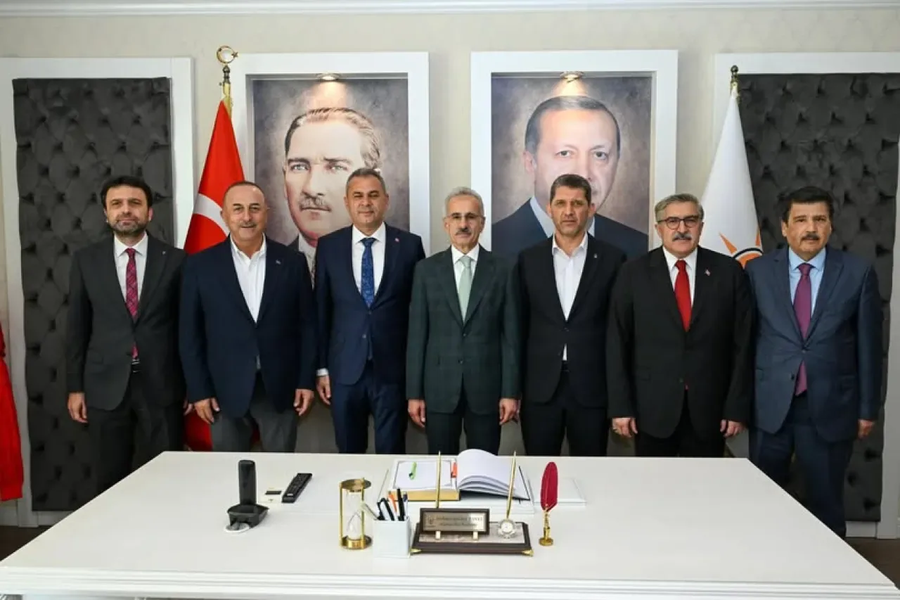 AK Parti'li Mustafa Köse, Alanya İlçe Başkanlığı'nı Ziyaret Etti AK Parti'li Mustafa Köse, Alanya İlçe Başkanlığı'nı Ziyaret Etti