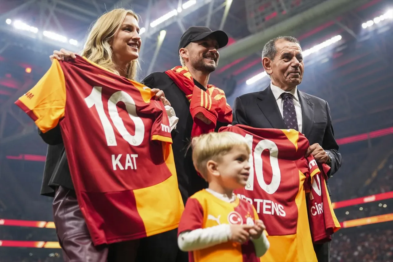 Galatasaray'da Duygusal Dönüşler: Takımdan Ayrılanlar Unutulmuyor Galatasaray'da Duygusal Dönüşler: Takımdan Ayrılanlar Unutulmuyor