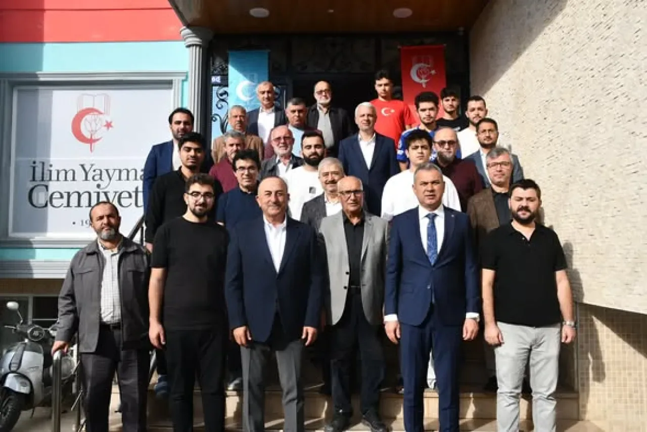 Mevlüt Çavuşoğlu, Alanya'da STK ve Parti Teşkilat Ziyaretlerini Gerçekleştirdi Mevlüt Çavuşoğlu, Alanya'da STK ve Parti Teşkilat Ziyaretlerini Gerçekleştirdi