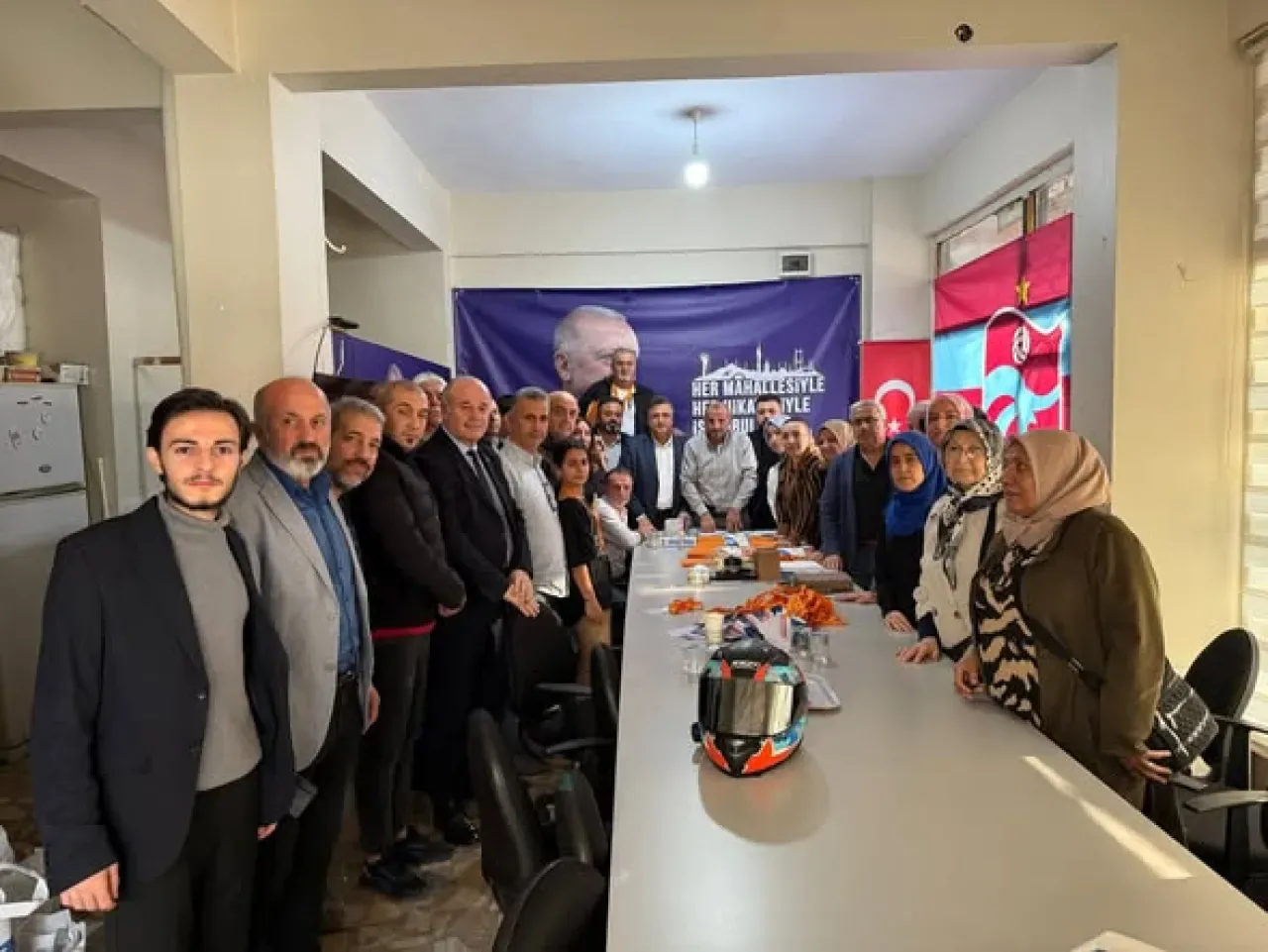 AK Parti Bayrampaşa'da Hane Ziyaretleri ile Üye Çalışması Gerçekleştirdi AK Parti Bayrampaşa'da Hane Ziyaretleri ile Üye Çalışması Gerçekleştirdi