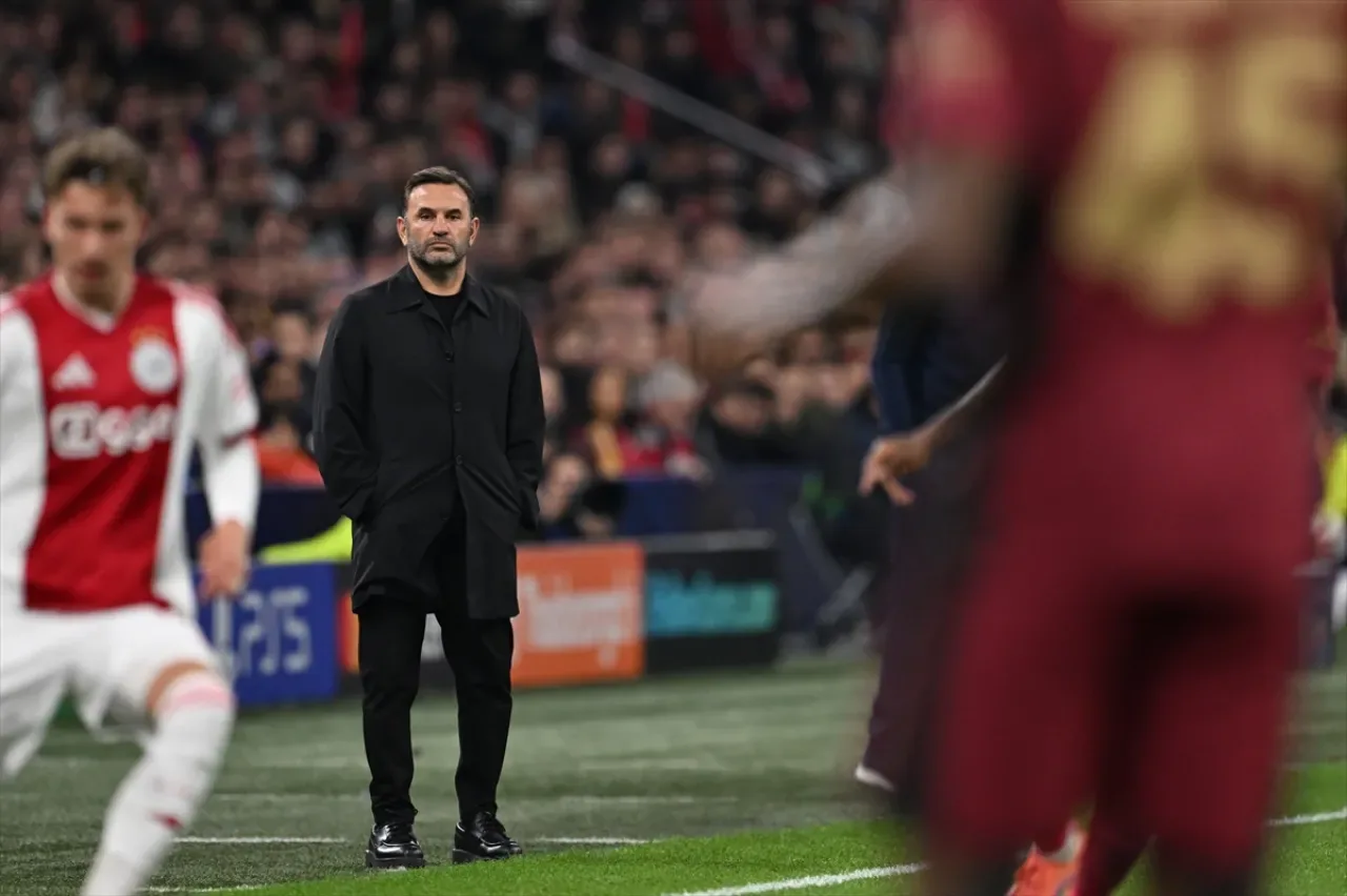 Galatasaray Teknik Direktörü Okan Buruk'tan Anlamlı Açıklamalar: "Tüm Türkleri Mutlu Etmek İstiyoruz" Galatasaray Teknik Direktörü Okan Buruk'tan Anlamlı Açıklamalar: "Tüm Türkleri Mutlu Etmek İstiyoruz"