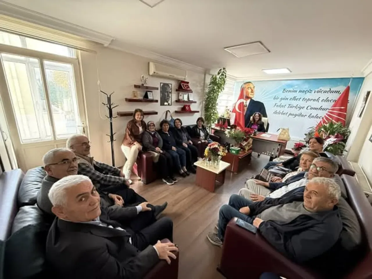 Cumhuriyet Halk Partisi Kayseri'de Teşekkür Ziyareti Cumhuriyet Halk Partisi Kayseri'de Teşekkür Ziyareti