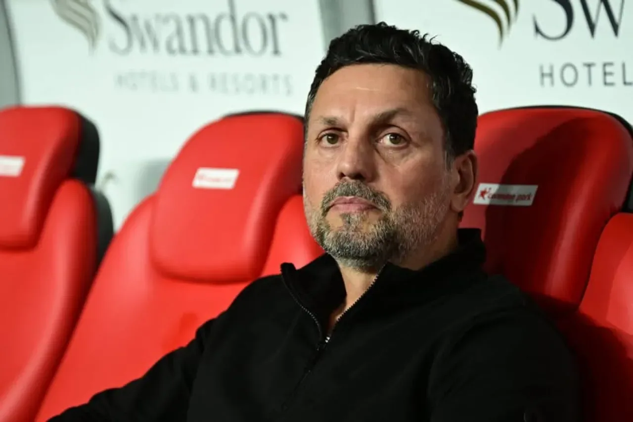Erol Bulut'un Beşiktaş Karşısındaki Mağlubiyet Serisi Süper Lig'de Rekor Seviyede Erol Bulut'un Beşiktaş Karşısındaki Mağlubiyet Serisi Süper Lig'de Rekor Seviyede