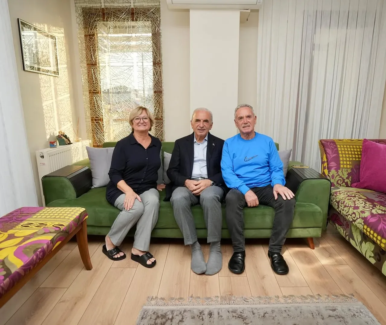 Ümraniye Belediye Başkanı İsmet Yıldırım, Komşularını ve Kıbrıs Gazisini Evlerinde Ziyaret Etti Ümraniye Belediye Başkanı İsmet Yıldırım, Komşularını ve Kıbrıs Gazisini Evlerinde Ziyaret Etti