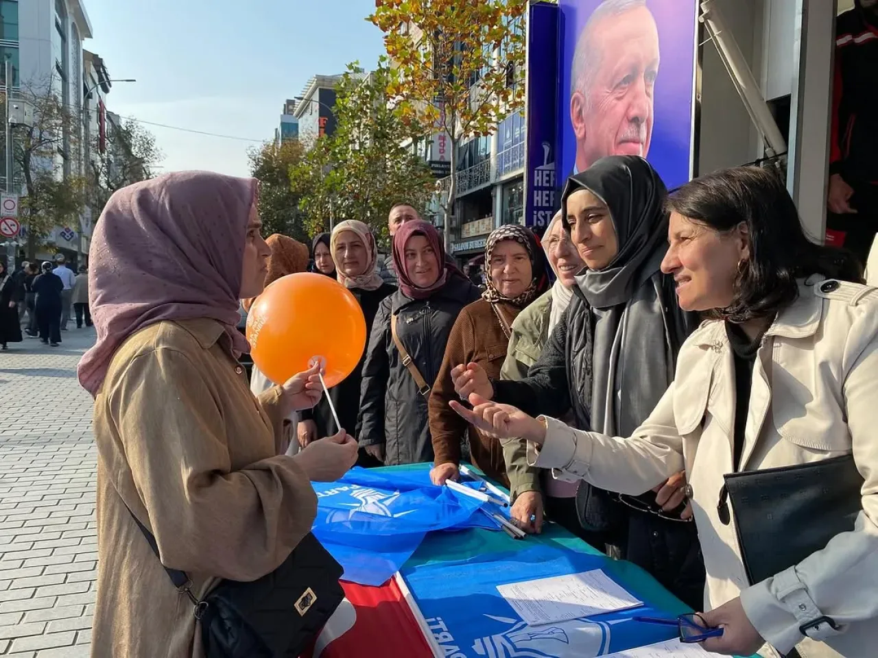 AK Parti Ümraniye Kadın Kolları, AK Nokta'da Üye Kaydına Başladı AK Parti Ümraniye Kadın Kolları, AK Nokta'da Üye Kaydına Başladı