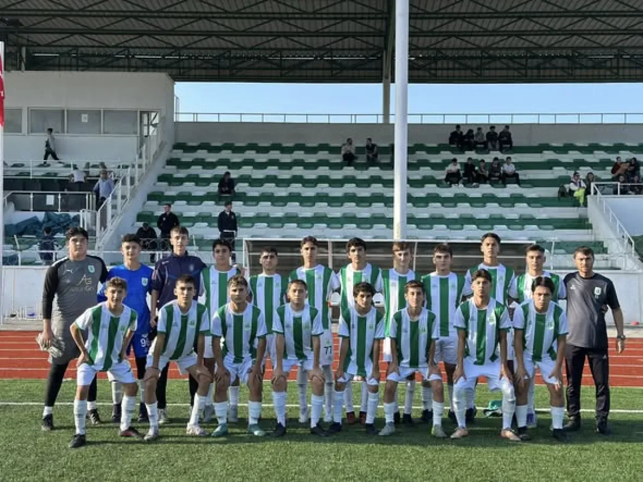 İznikspor U16 Takımı, Altınayakspor'u 5-2 Mağlup Etti İznikspor U16 Takımı, Altınayakspor'u 5-2 Mağlup Etti