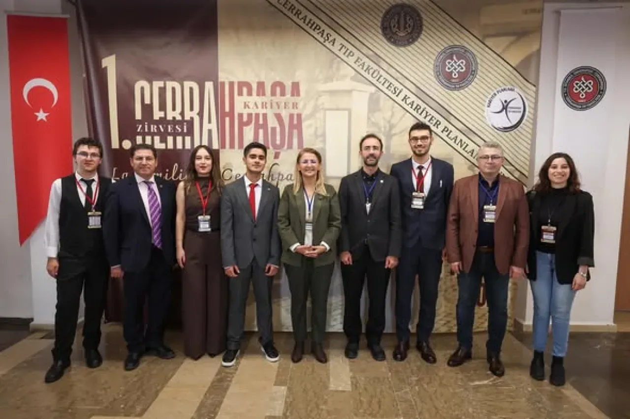 Dr. Ayşegül Ovalıoğlu, Cerrahpaşa Tıp Fakültesi'nde Geleceğin Doktorlarıyla Buluştu Dr. Ayşegül Ovalıoğlu, Cerrahpaşa Tıp Fakültesi'nde Geleceğin Doktorlarıyla Buluştu